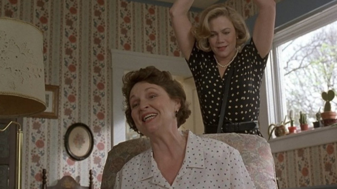Serial Mom (1994)